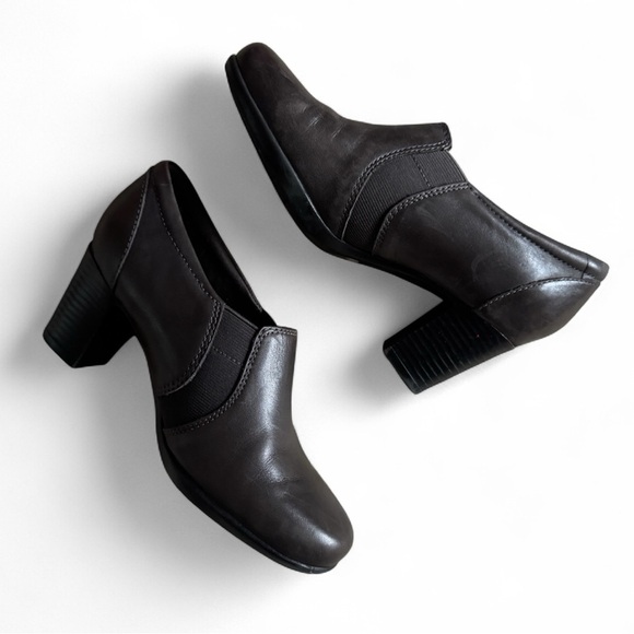 Clarks Brown Leather Slip-On Block Heel Booties Elastic Comfort Shoes Size 6 - Picture 3 of 12